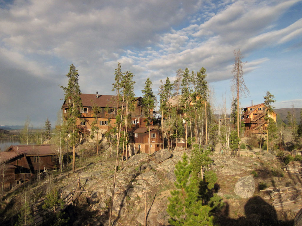 Shadowcliff Mountain Lodge