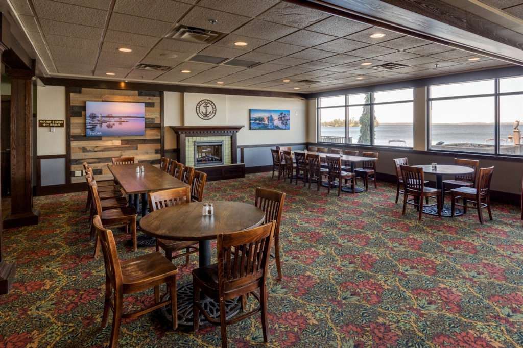 Lakeside Dining