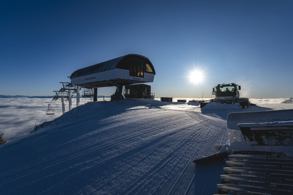 Slope Grooming Snow Cat