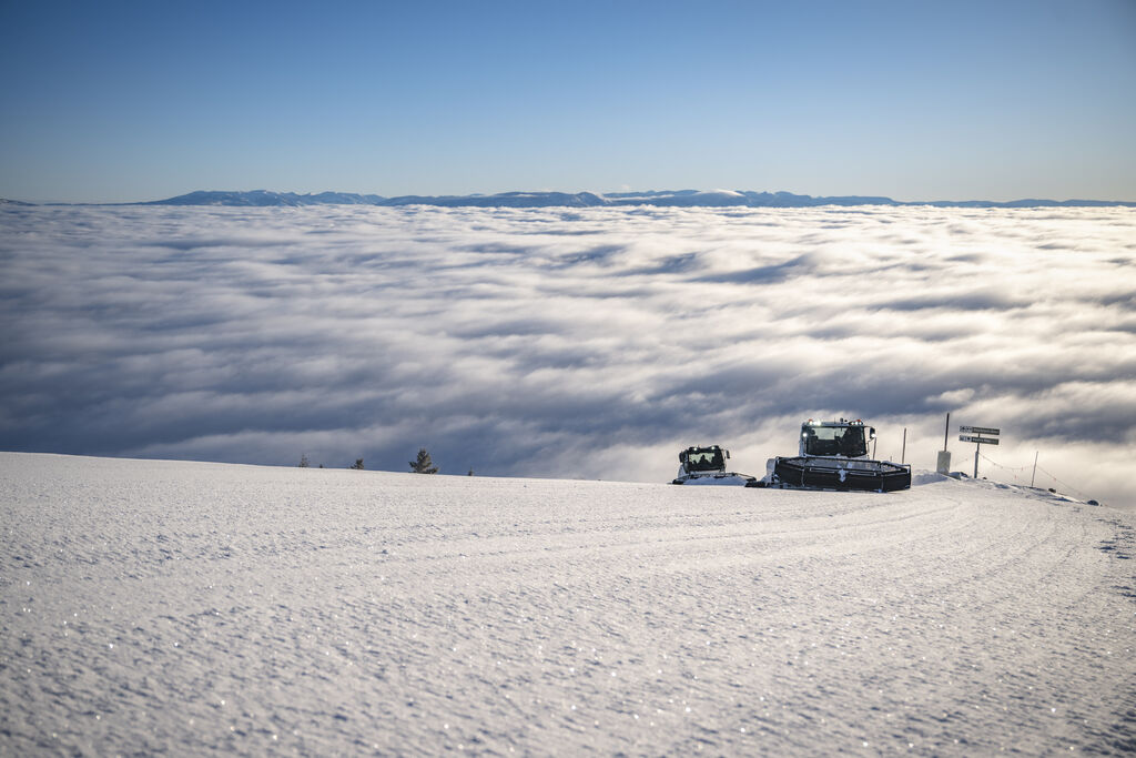 Slope Grooming Snow Cat